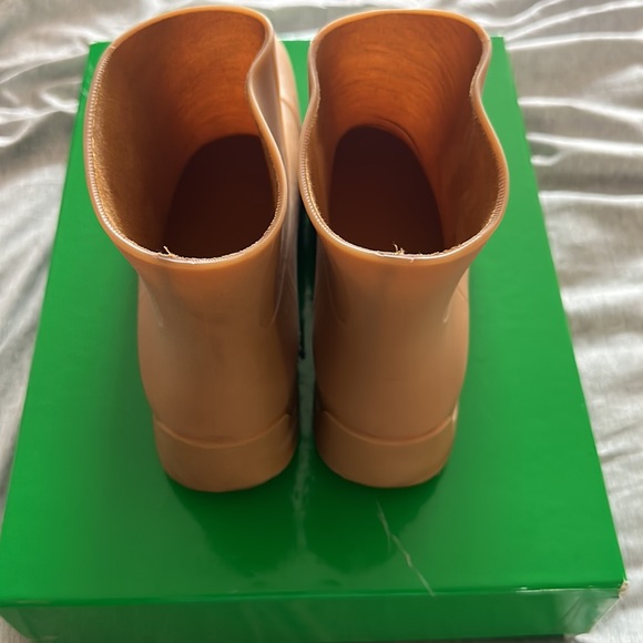 Bottega Puddle Boots - Picture 4 of 6